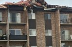 Wichura zerwała dach budynku pod Chicago