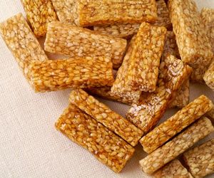 Domowe sezamki bez tajemnic. Pyszny i... zdrowy przepis dla małych i dużych łasuchów