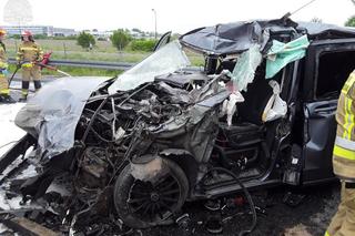 Łódź. Śmiertelny wypadek na drodze krajowej nr 35. Kierowca mercedesa uderzył w tył tira [ZDJĘCIA].