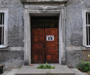 Pałac Sobieszów przed remontem – wejście