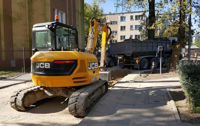 Mieszkańcy Kredytowej czekali na ten moment bardzo długo. Ich ulica jest jak nowa [WIDEO]