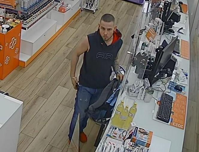 Zabrał z apteki nie swój portfel! Teraz szuka go bydgoska policja [ZDJĘCIA]