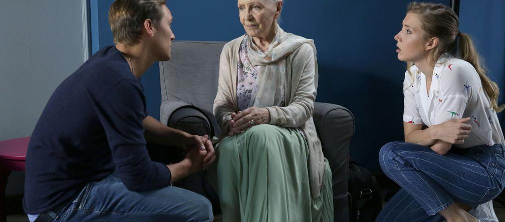 M jak miłość odc. 1402. Olga (Anna Milewska), Aga (Ina Sobala), Olek (Maurycy Popiel)