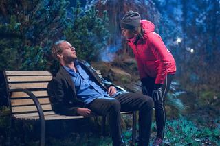 Na Wspólnej, odc. 3585: Kamil (Kazimierz Mazur), kobieta (Małgorzata Kurek)