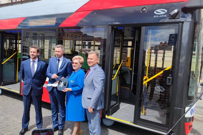 W Koninie pierwszy w kraju autobus wodorowy już wozi pasażerów