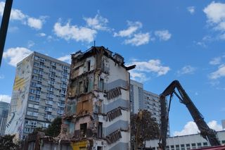 Rozbiórka kamienicy na Woli znanej z filmu Barei