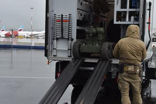5-tonowy pirowóz trafił na lotnisko w Balicach