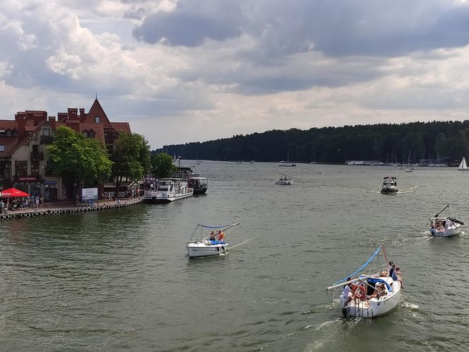 Mikołajki to mazurska Wenecja. Przyciągają turystów z całego świata