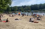 Piękna plaża w Katowicach i zakaz kąpieli w stawie