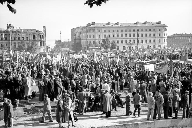 święta państwowe i oficjalne w PRL