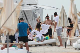 Sławomir Peszko na plaży