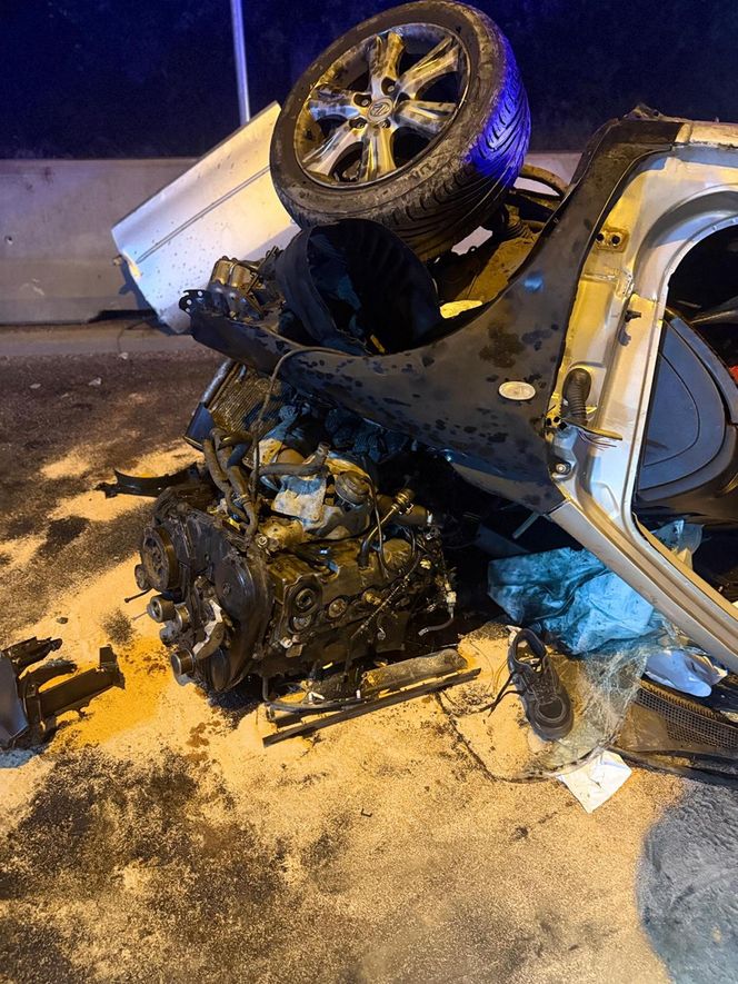 Groźny wypadek w Gdańsku. Dachowanie auta na ul. Sucharskiego