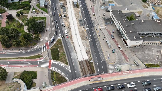 Śmiertelnie niebezpieczne znalezisko na budowie. Wstrzymany ruch pociągów i autobusów