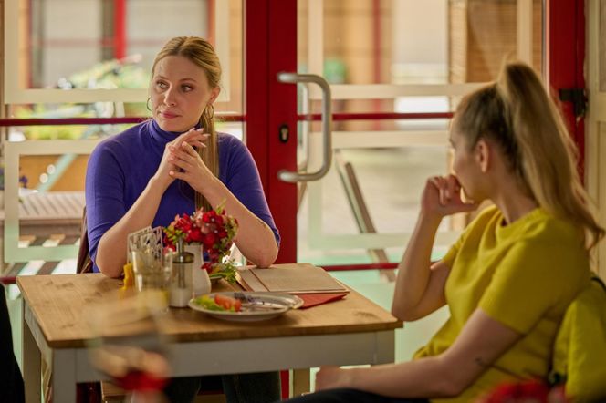 Na Wspólnej odc. 4045. Kasia (Julia Chatys), Daria (Patrycja Topajew)