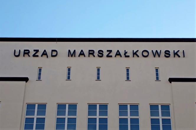 Ekomurale na budynku urzędu marszałkowskiego