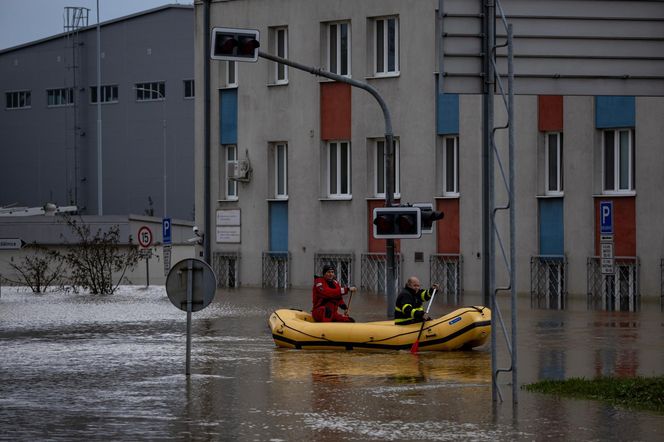 Woda porwała auto z czterema osobami! Tajemniczy finał sprawy