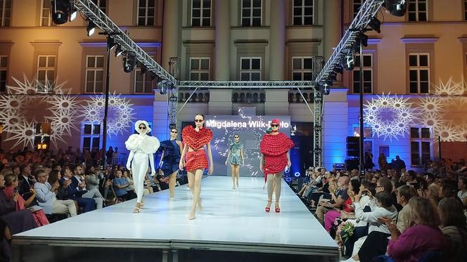 RADOM FASHION SHOW