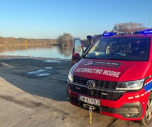 Wypadek we Wrocławiu. Auto wjechało do Odry. Wyciągnięto je po 3 miesiącach [ZDJĘCIA].