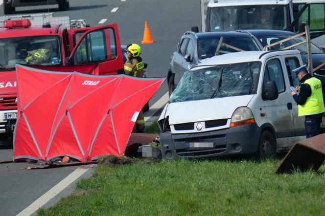 Tragiczny wypadek na A2 pod Otwockiem. Jedna osoba nie żyje, są ranni