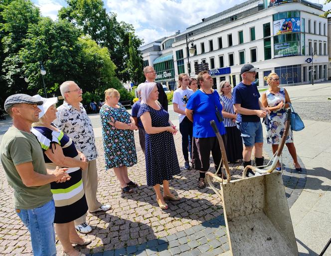 Protestowali przeciwko budowie masztów komunikacyjnych zbyt blisko domów