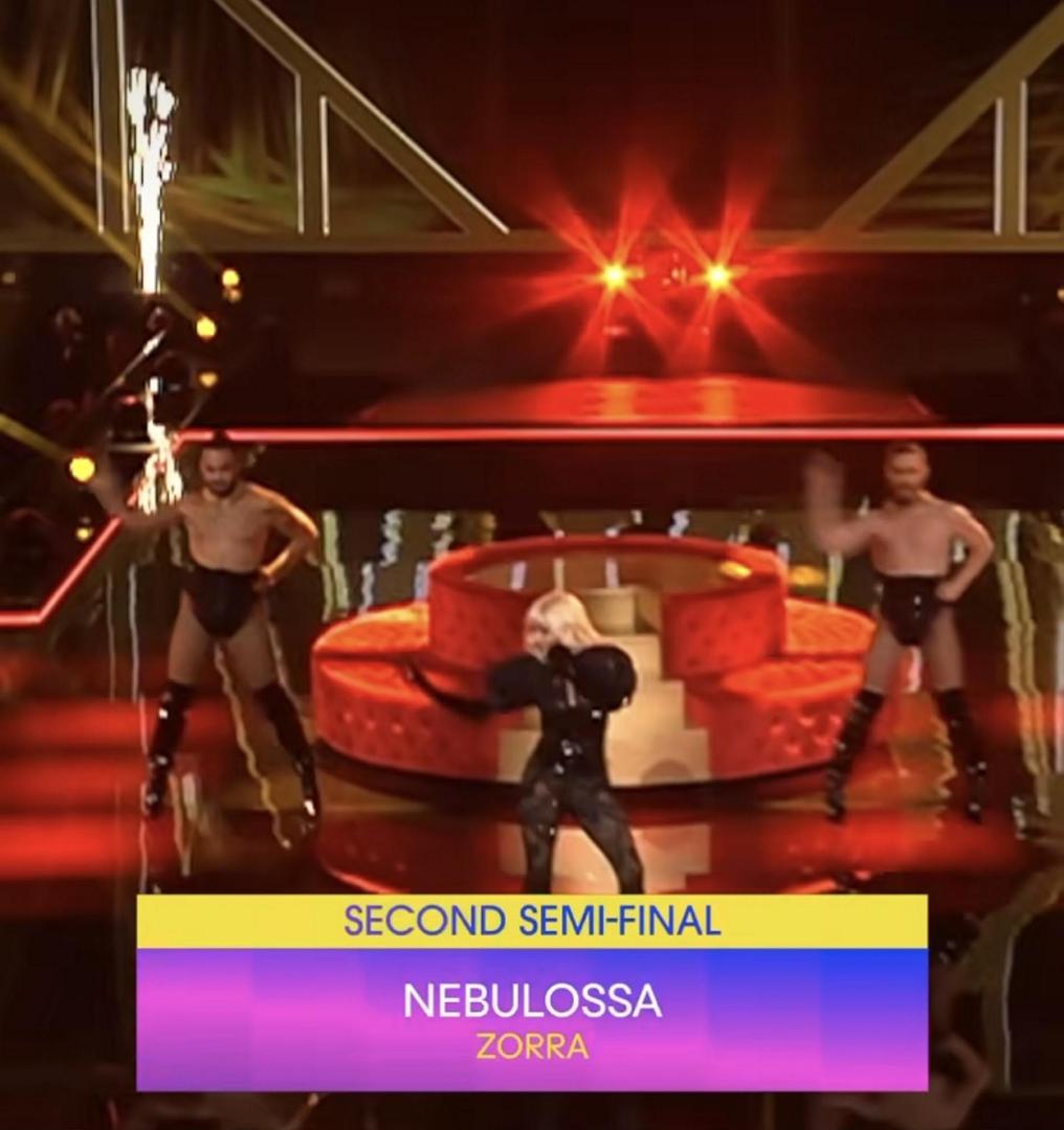 Látex y trasero desnudo.  De eso se trata el Festival de la Canción de Eurovisión – Super Express