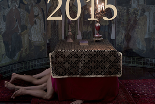 Kalendarz prawosławny 2015 [GALERIA]. Nadzy mężczyźni w cerkwi