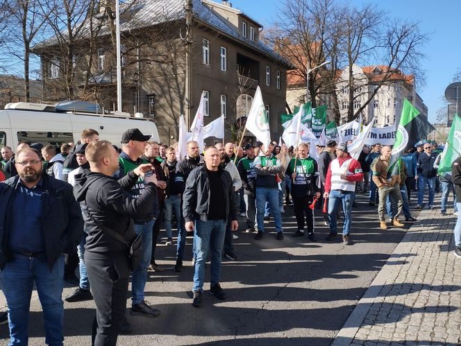 Górnicy protestowali pod ministerstwem przemysłu w Katowicach przeciwko likwidacji KWK Bielszowice