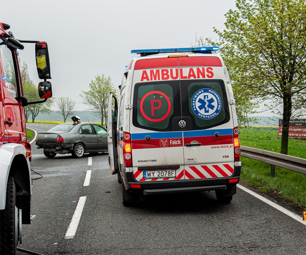 Policja niebezpieczeństwo pogotowie karetka radiowóz wypadek zderzenie przestępstwo zbrodnia