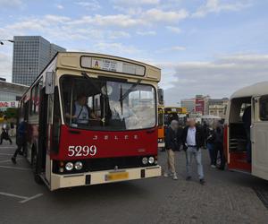 Zabytkowe pojazdy w Noc Muzeów 2022