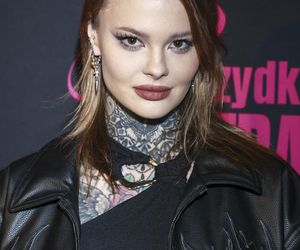 Monika Miller przyszła na premierę i się zaczęło. Tylko spójrzcie na jej nogi!