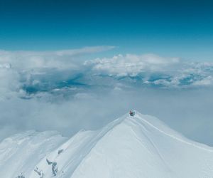 Andrzej Bargiel zjechał na nartach z Mount Everest
