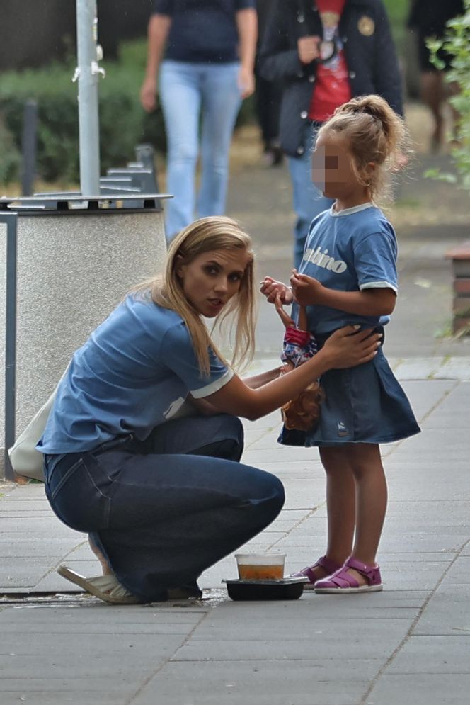 Agnieszka Kaczorowska. Tańcząca z córkami
