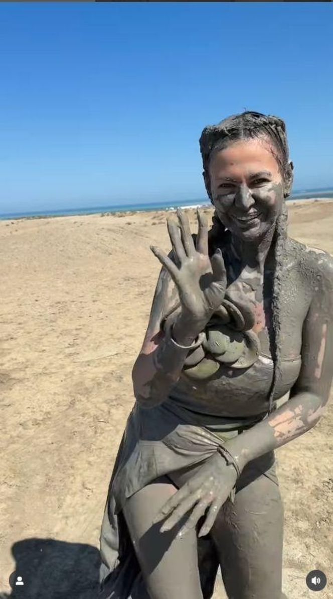 Maja Rutkowski zażywa błotnego SPA