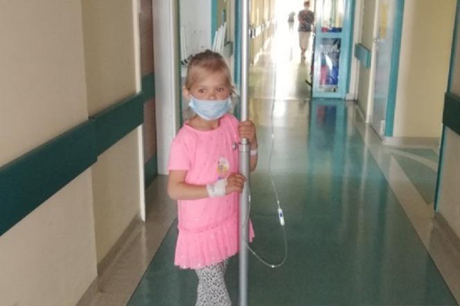 Mała Nadia walczy ze straszną chorobą. Bez leczenia zostanie kaleką