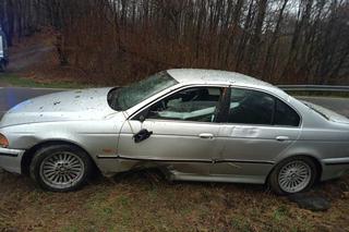 Brawurowa jazda BMW pod Tarnowem zakończona na drzewie. Kierowca i tak miał dużo szczęścia