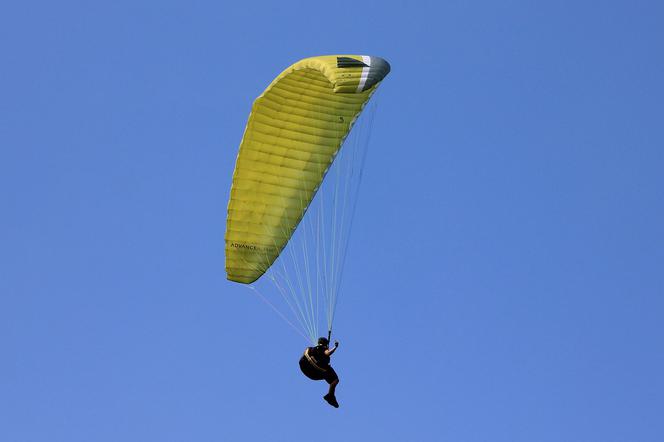 Śląskie: tragiczny weekend paralotniarzy. Nie żyje jedna osoba, druga w szpitalu