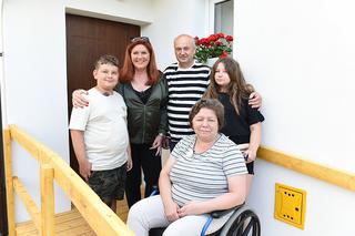 Nasz Nowy Dom: Tragiczne warunki mieszkalne rodziny z Wieliszewa [ZDJĘCIA PRZED I PO]