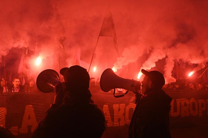 Marsz Niepodległości 2025 na żywo. Relacja z Warszawy. "Chcę zobaczyć Polskę samodzielną i niezakompleksioną"