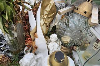 Pluszowe misie strzegą grobu Jeremiego. 3-latek zakrztusił się winogronem [GALERIA]