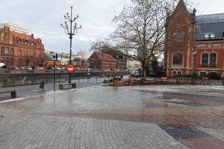 Rybi Rynek w Bydgoszczy stał się pięknym placem. Po dziurawym parkingu nie ma śladu! A to nie koniec zmian!