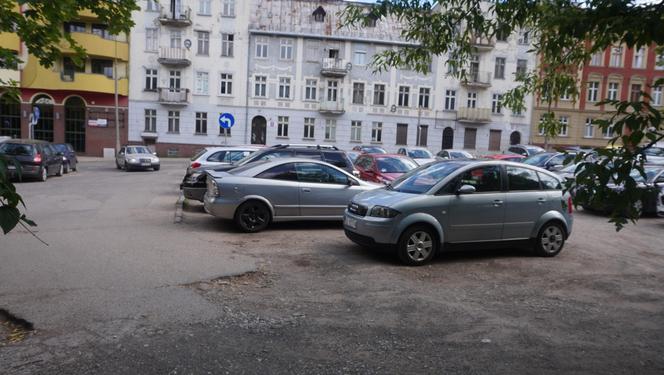 W centrum Olsztyna powstanie parking z prawdziwego zdarzenia? Miasto ogłosiło przetarg [ZDJĘCIA]