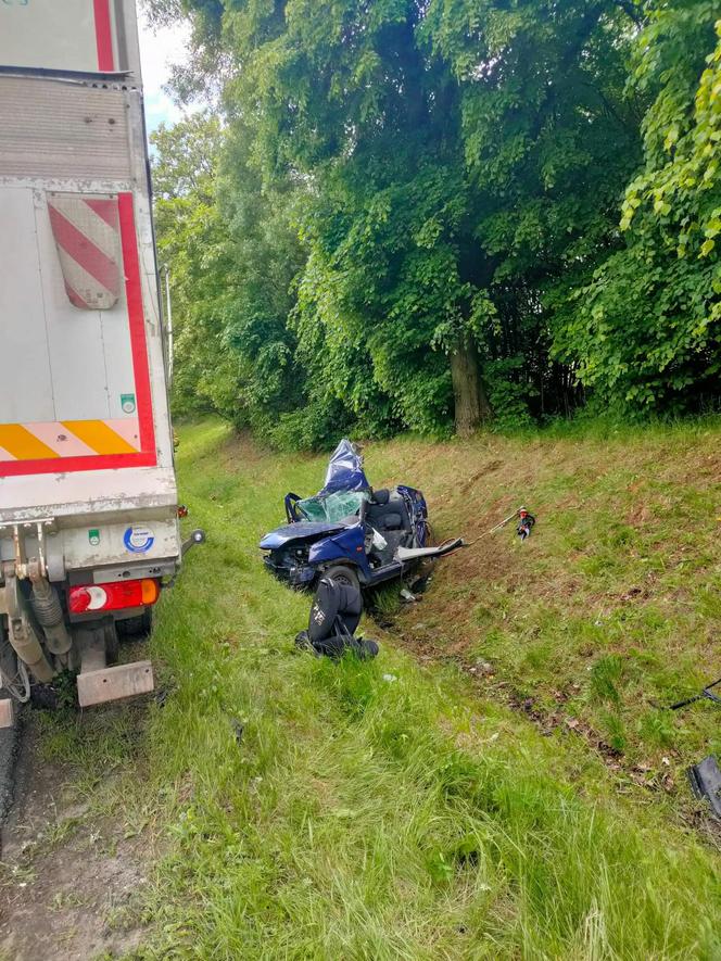 Potworny wypadek w Gotkowicach. Nie żyje malutkie dziecko i dorosły mężczyzna