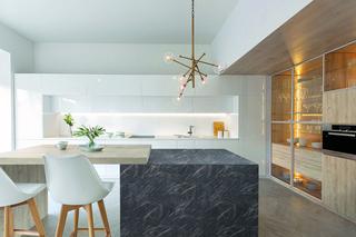 Wyspa kuchenna – szyk minimalizmu 