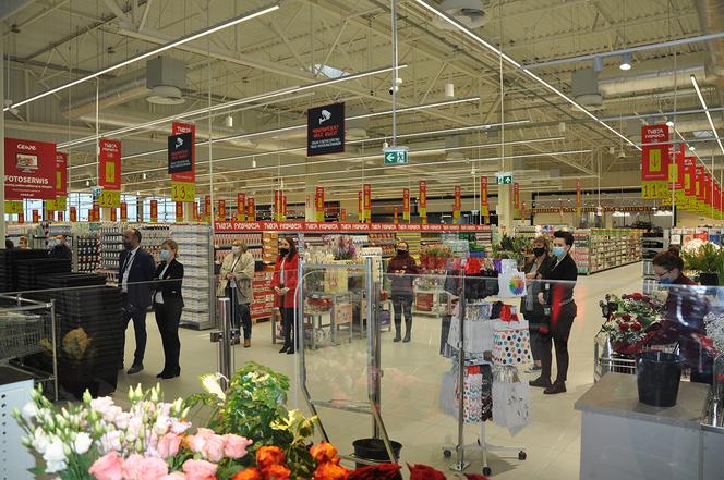 Ełk. Oficjalne otwarcie nowego hipermarketu Bi1 przy centrum handlowym "Karuzela"