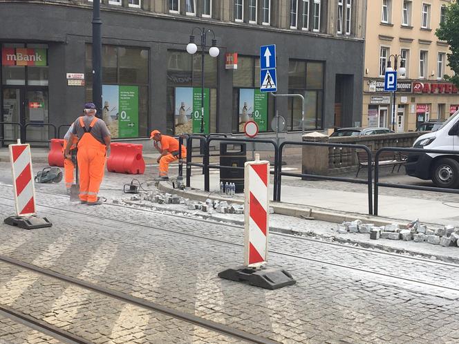 Trwa naprawa torowiska na Wybickiego w Grudziądzu