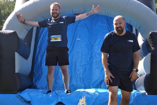 Jump and Run 2023 w Bydgoszczy. Bieg z dmuchanymi przeszkodami przyciągnął tłumy