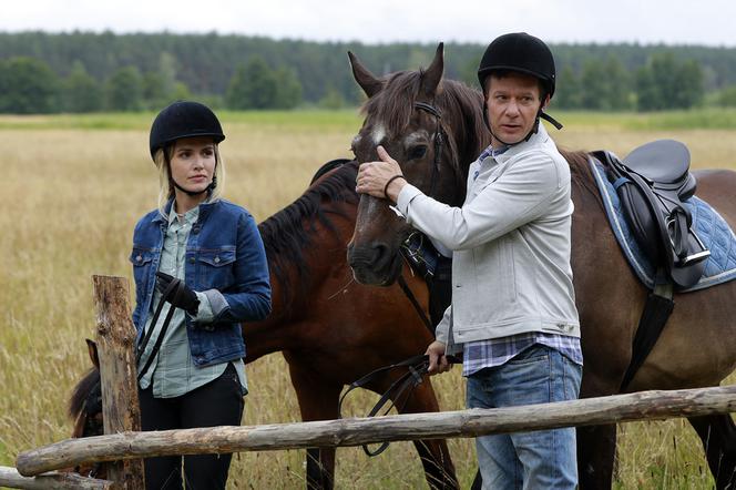Blondynka 8 sezon. Sylwia Kubus (Marta Żmuda Trzebiatowska), Dawid (Grzegorz Małecki)