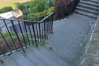 Schody prowadzące pod ratusz w Grudziądzu do remontu