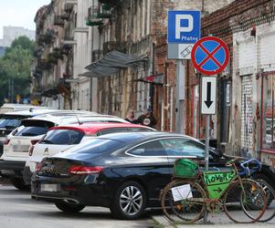 Drożyzna uderzy w warszawskich kierowców. Drakońskie podwyżki opłat za parkowanie