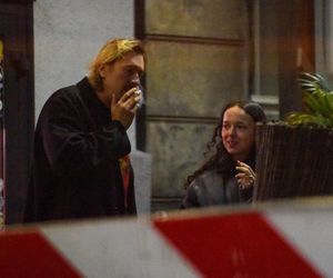 Monika Brodka winko papierosek i taksówka